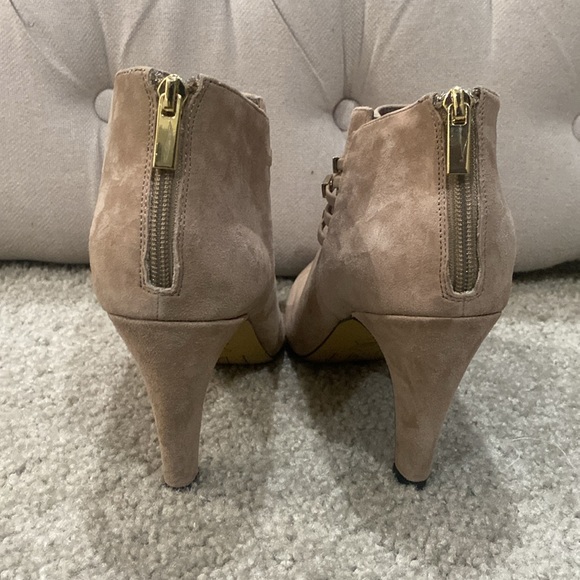 Bella Vita Almond Booties sz 12 - Picture 2 of 5